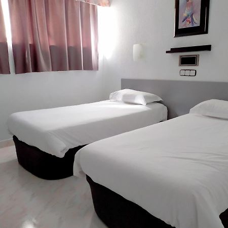 Hostal Lady Ana Maria Collado Villalba Exteriör bild