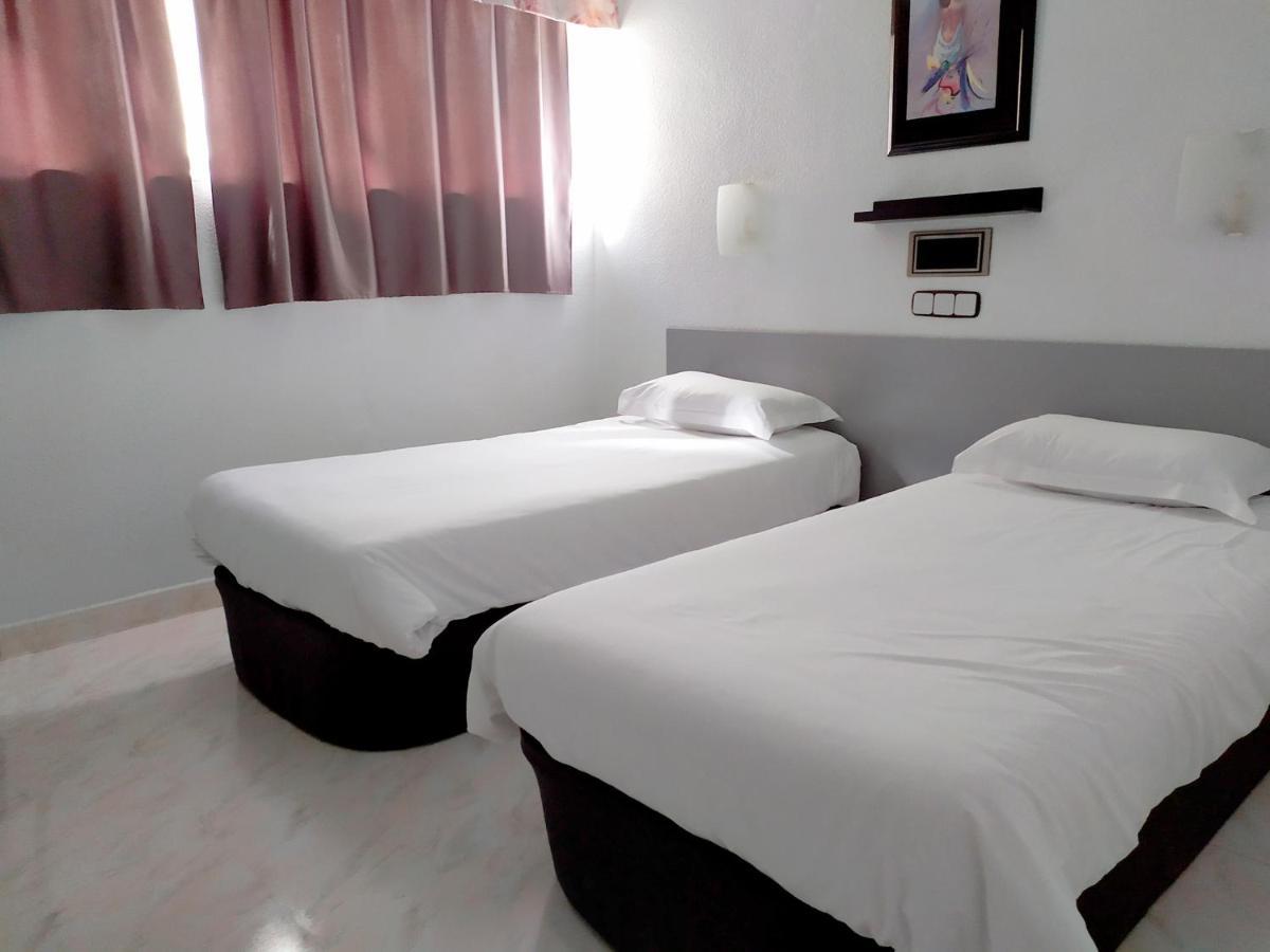 Hostal Lady Ana Maria Collado Villalba Exteriör bild