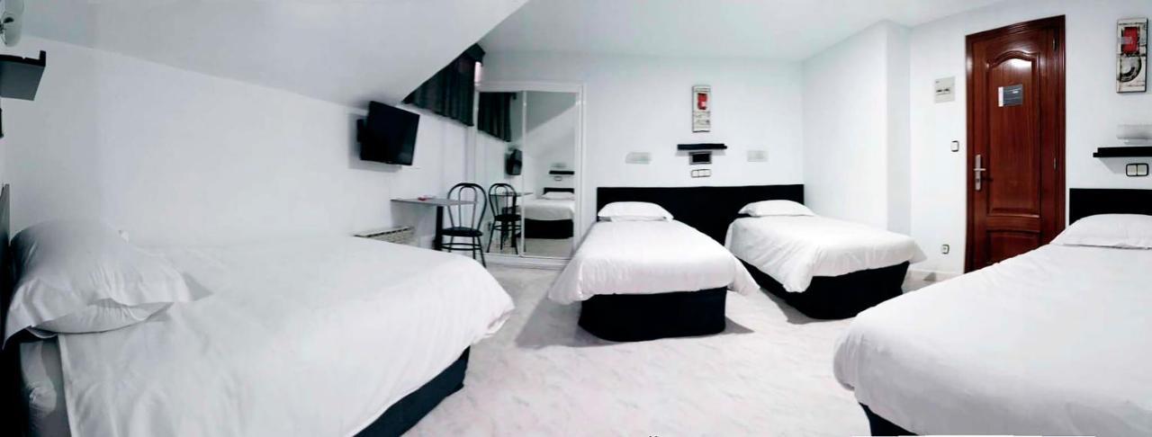 Hostal Lady Ana Maria Collado Villalba Exteriör bild