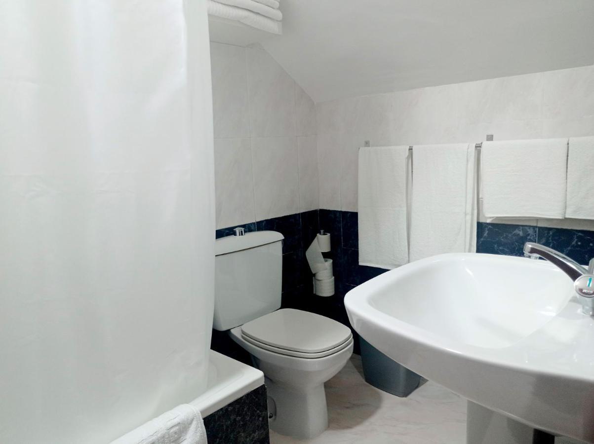 Hostal Lady Ana Maria Collado Villalba Rum bild