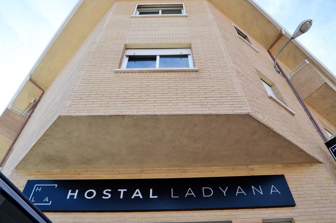 Hostal Lady Ana Maria Collado Villalba Exteriör bild