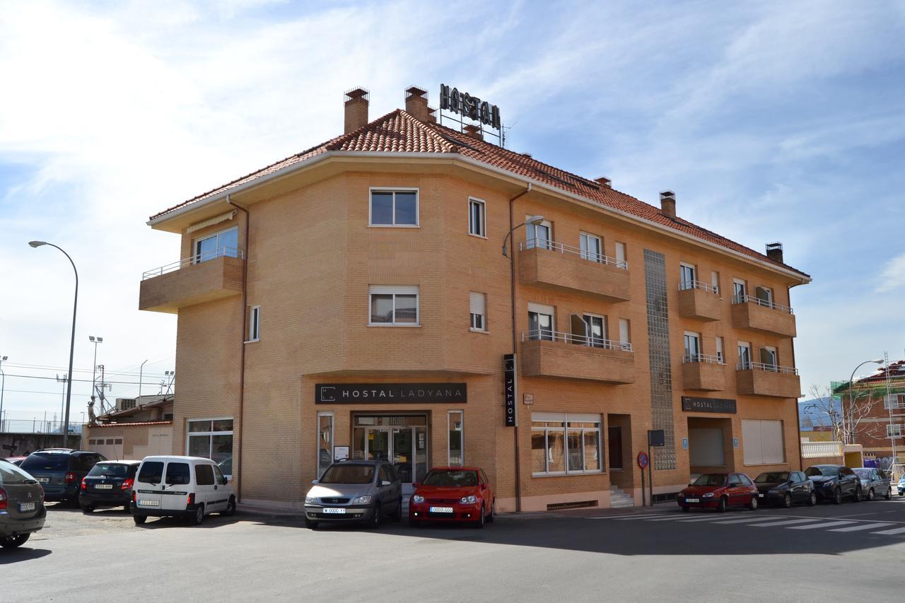 Hostal Lady Ana Maria Collado Villalba Exteriör bild