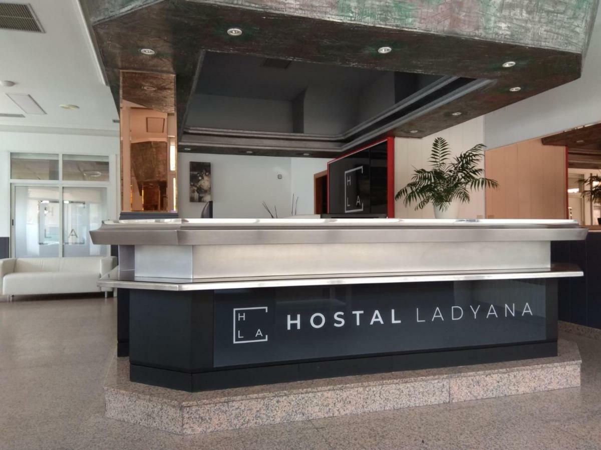 Hostal Lady Ana Maria Collado Villalba Exteriör bild