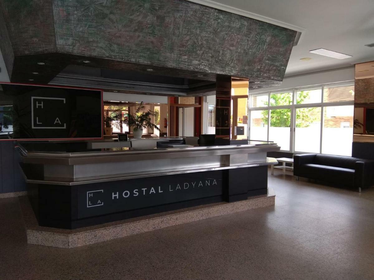Hostal Lady Ana Maria Collado Villalba Exteriör bild